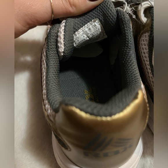 Metallic Gold and white reebok sneakers new with tag - Picture 5 of 7
